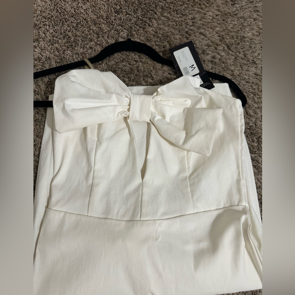 Off white strapless dress with bow. - Picture 2 of 4